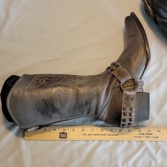 Women's FREEBIRD size 12 boots - Picture 6 of 11